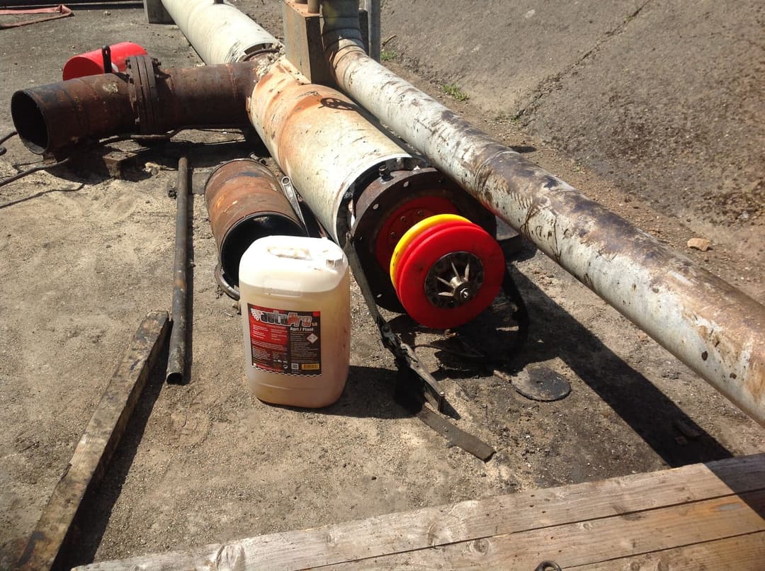Pipeline pig used to clean the full length of a pipe run