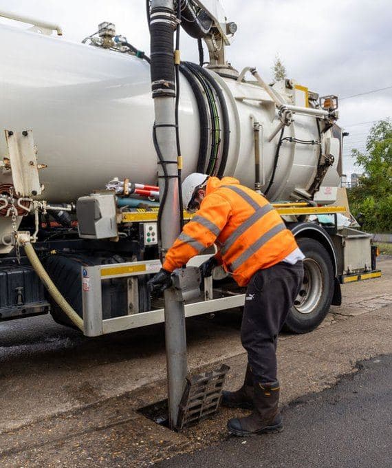 Gully emptying service