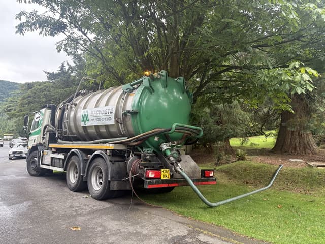 Septic tank emptying service
